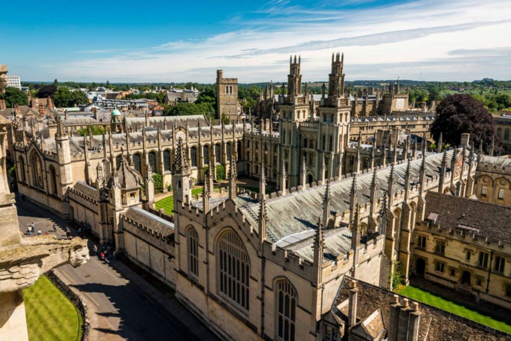 University of Oxford The Queens College Hastings Senior Scholarship 2024/2025, United Kingdom